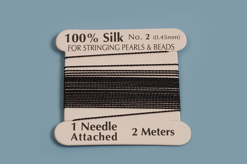 Silke perlesnor m/nål, 0,45 mm, sort, ca. 2 meter