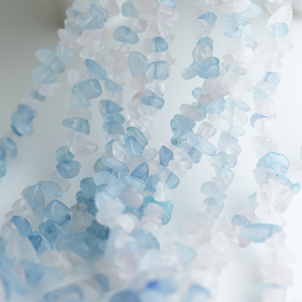 Imitationsmorganit，Chips Perler,3-8mm/78cm，Hel Streng