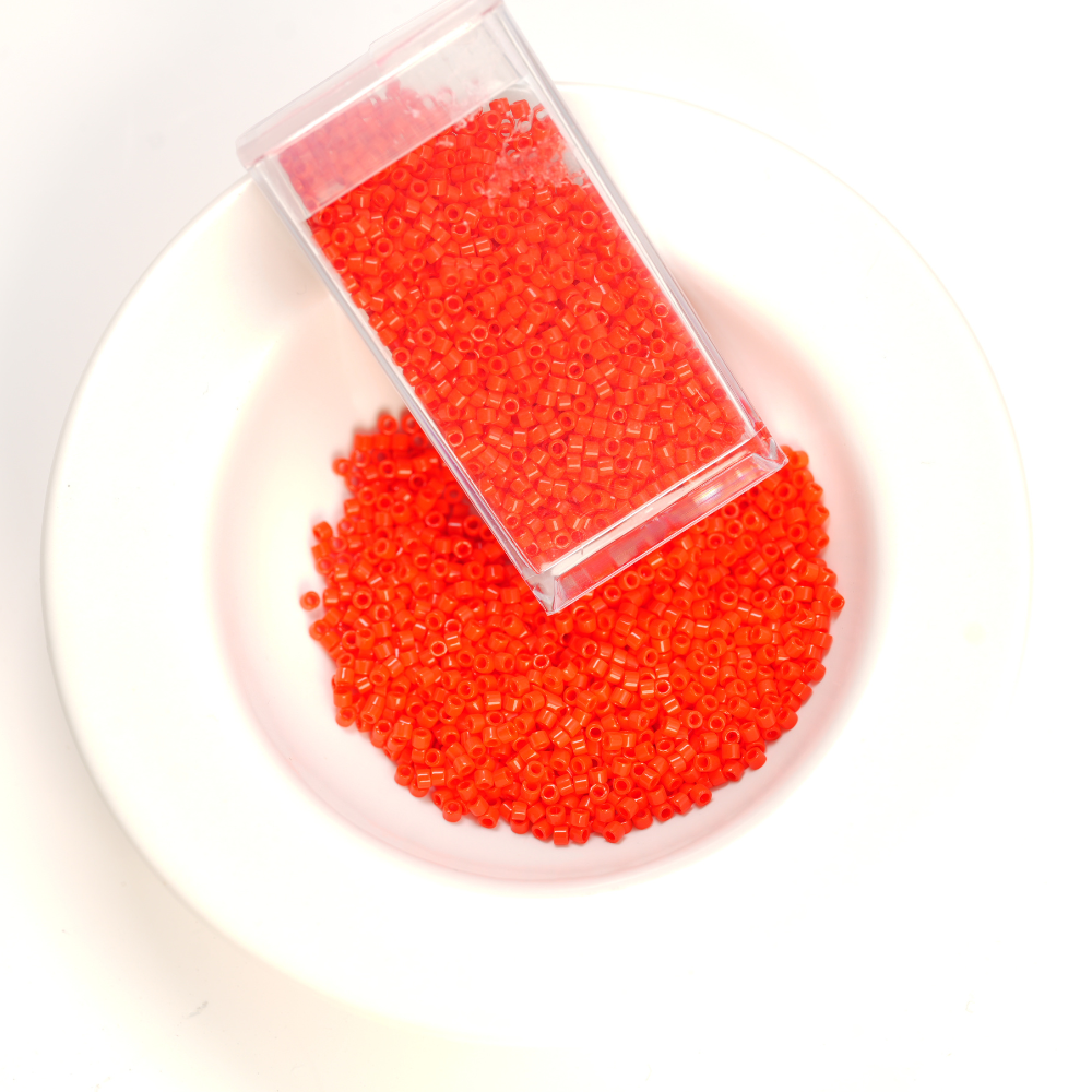 Miyuki Delica Beads, DB727，ca. 1.6 mm, 11/0, ca. 4G, 1 æske