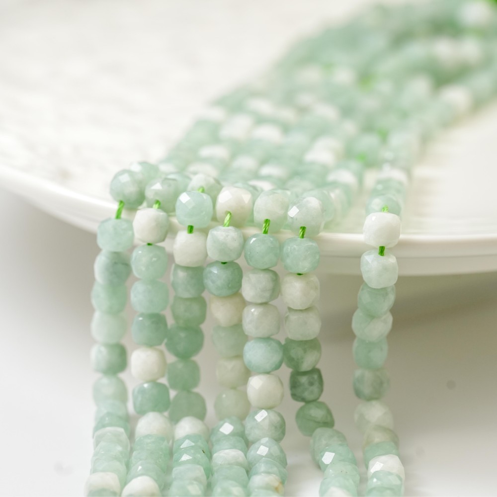 Natural Green Angelite，8mm Facetterede Terning, Hel Streng
