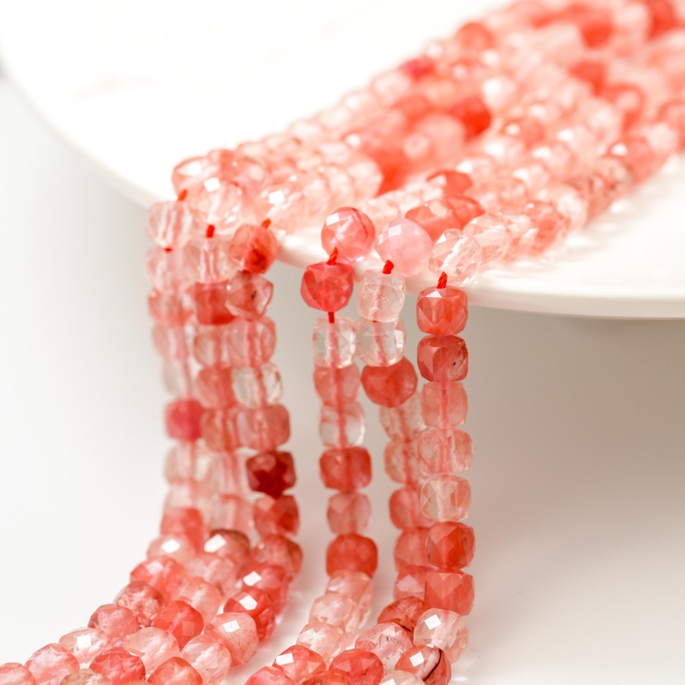 Natural Strawberry Quartz Gemstone，8mm Facetterede Terning, Hel Streng