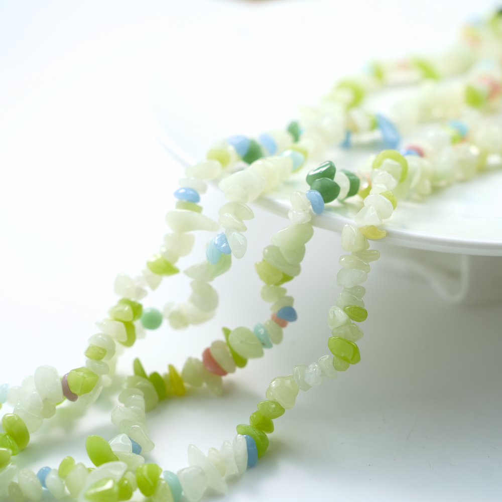 Naturligt fluorescerende fluorit ,5-10mm/77cm，Hel Streng 