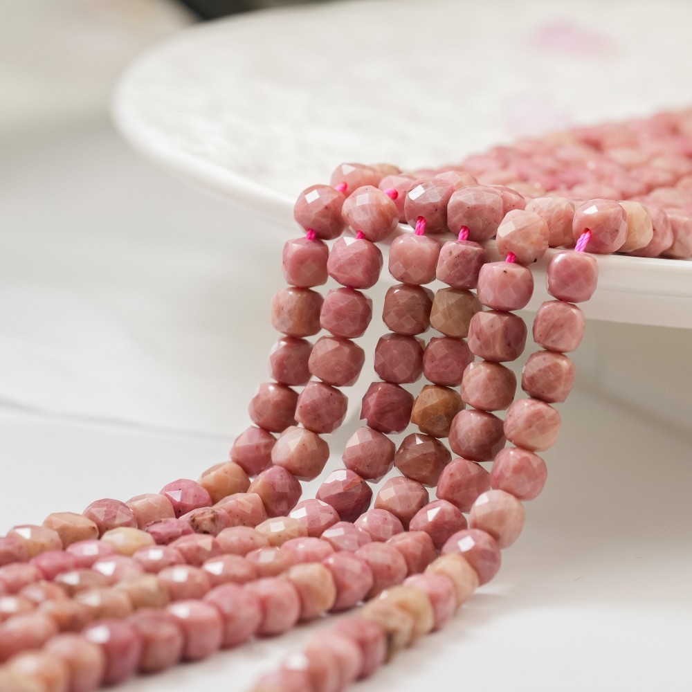 Rhodonite Natural Gemstone, 8mm Facetterede Terning, Hel Streng