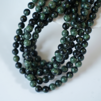 Grøn Spurvesten，6mm rund，hel streng 38cm